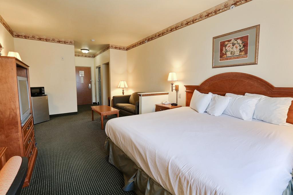 Quality Inn & Suites - Glen Rose Room photo