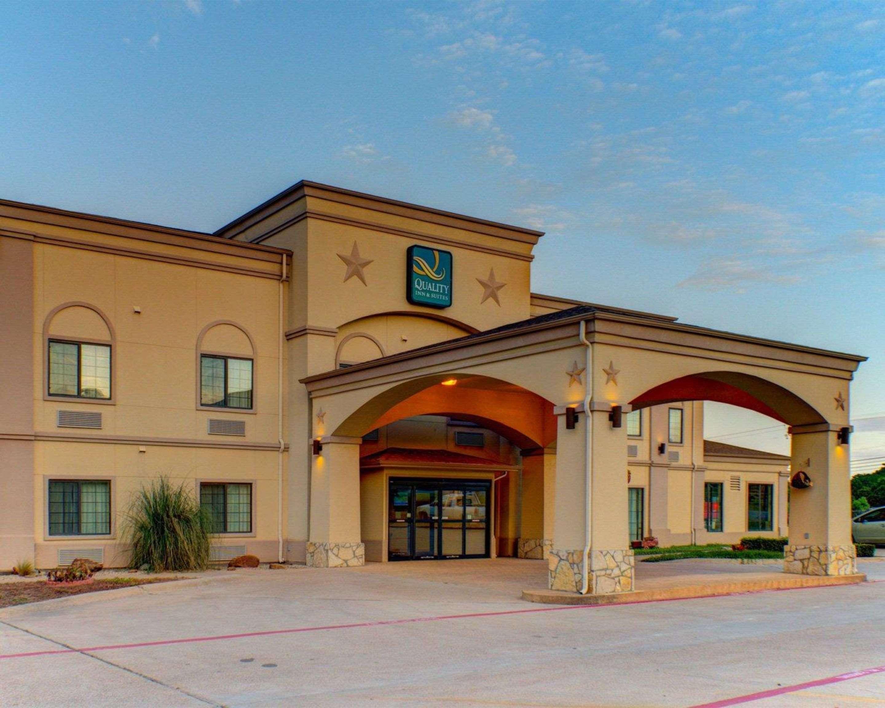 Quality Inn & Suites - Glen Rose Exterior photo